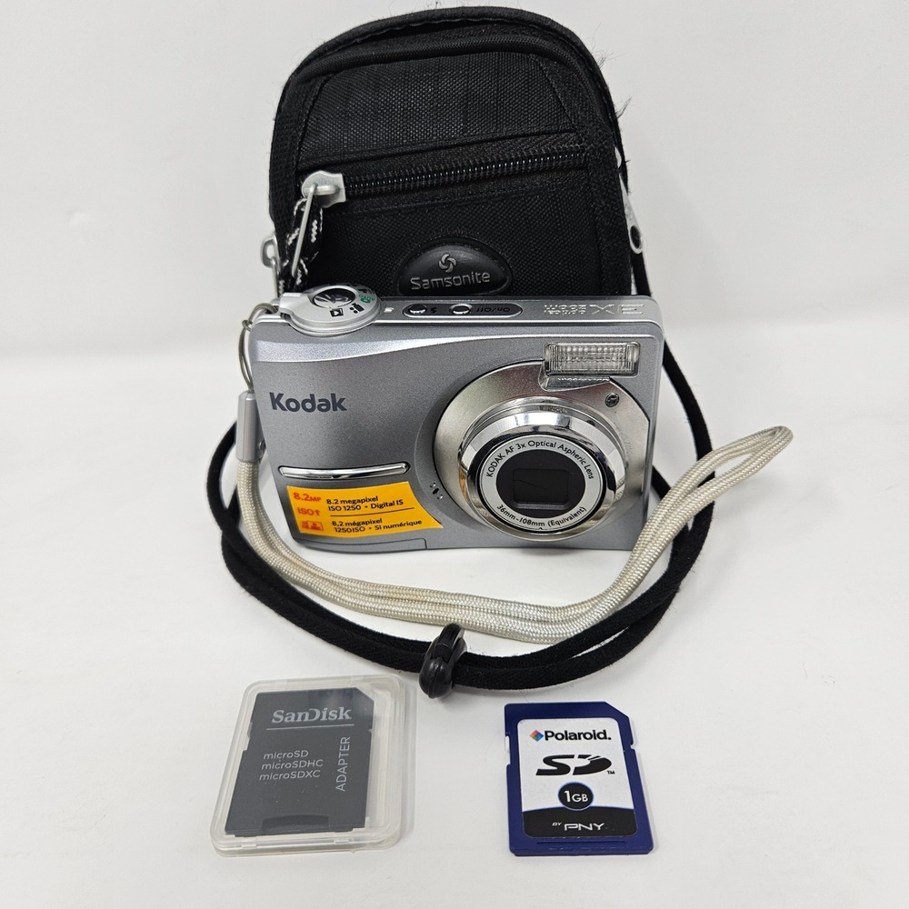 Kodak EasyShare C813 8.2MP Digital Camera Silver 3x Optical Zoom Bundle Case SD
